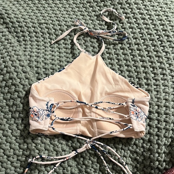 L.A. Hearts (Pac Sun).. floral halter bathing suit top. Light pink, blue flowers - Picture 2 of 2